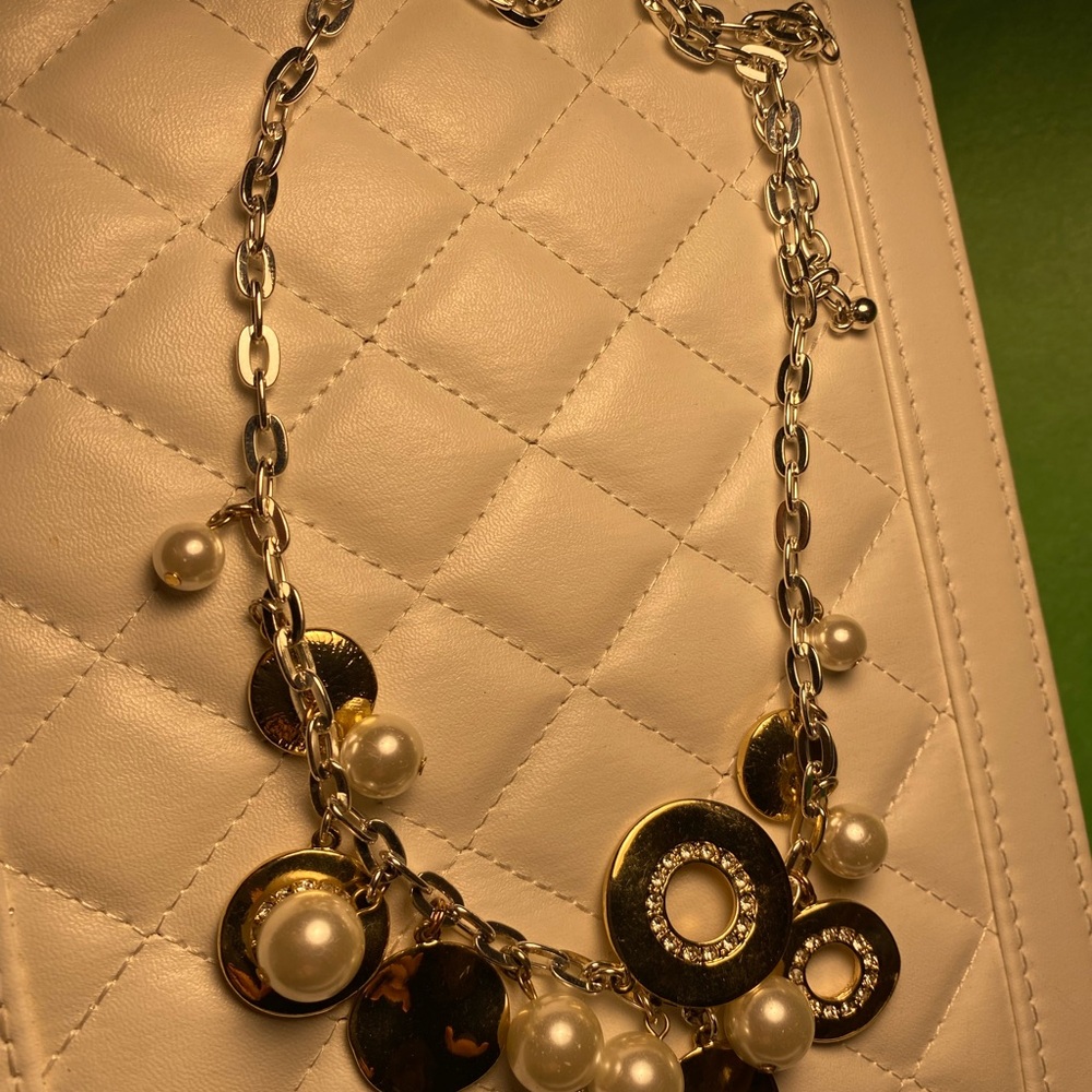 Elegant Silver Necklace with Pearls